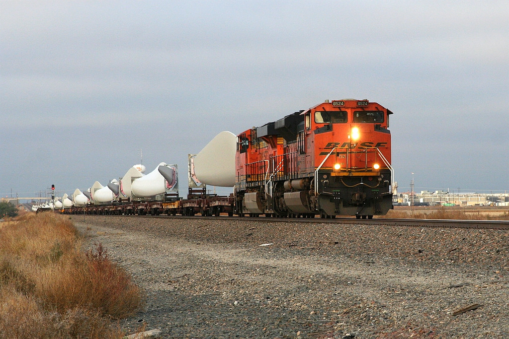 BNSF 8524 7534 with EB blade runner
